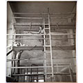 Mewa na rusztowaniach w czasie wykonywania malowideł w budynku Metalexportu, Warszawa, ok. 1955